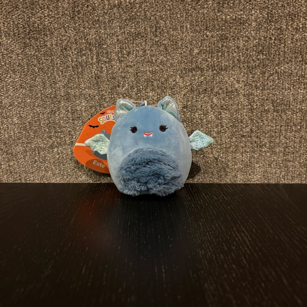 Este Bat Squishmallow Clip